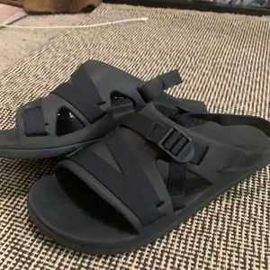 Chaco Chillos navy strap sandals